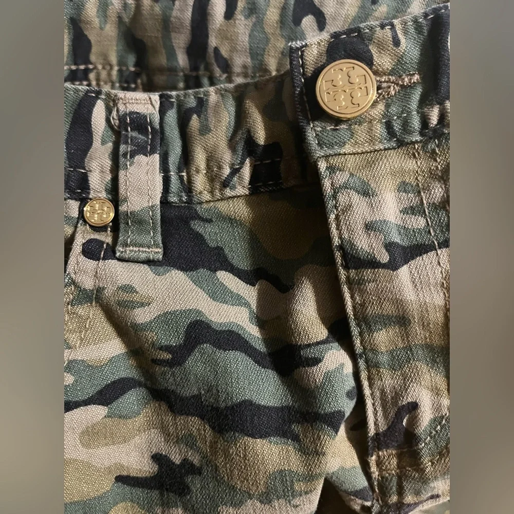 Tory Burch Straight Leg Jeans Camo Print Tory Burch Logo Size 28 EUC
